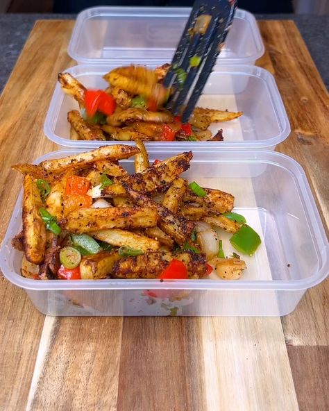 High protein salt and pepper chicken and chips meal prep | french fries | Salt and pepper chicken and chips as a high-protein meal prep? Sign me up 😋💪 | By LADbible Salt And Pepper Chicken And Chips, Protein Chips, Chicken And Chips, Salt And Pepper Chicken, High Protein Meal Prep, Protein Bread, Chicken Stuffed Peppers, Breaded Chicken, French Fries