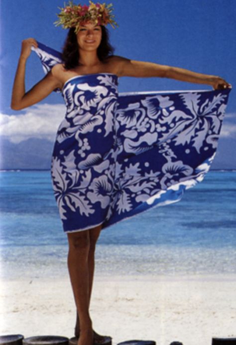 Sarong Ideas, How To Tie A Sarong, Hawaiian Wrap Dress, Polynesian Clothing, Tie Sarong, Beach Wraps, Magic Skirt, Sarong Dress, Beach Sarong