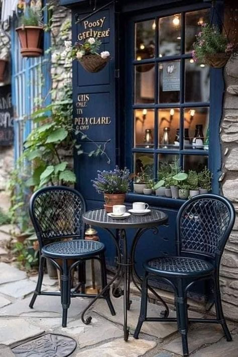 Outdoor Bar Seating Ideas, Empress Tattoo, Coffeeshop Ideas, 2024 Home Decor Trends, Outdoor Seats, Tattoo Cafe, 2024 Home Decor, Bistro Design, Blue Cafe