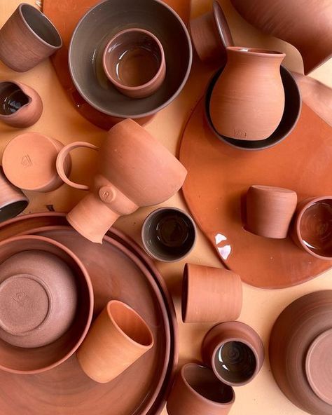 kilnhouse.designstudio on Instagram: "We created this dreamy terracotta crockery set for Luthuli Farm in KZN. Set in the Manyoni private game reserve, we wanted to pack ourselves in the box! Terracotta is such an incredible clay. We fired these items mere degrees higher and lower to create a bit of variance and we love how the set turned out as a whole. #madetomeasure #custom #lodge #handmadeceramics #potterysouthafrica #ceramicssa #potterylove #handcrafted #joburgcrafters #proudlysouthafric Terra Cotta Aesthetic, Terracotta Inspiration, Terracotta Vibes, Terracotta Accessories, Terracotta Aesthetic, Terracotta Ceramics, Teracotta Pots, Terracotta Color Palette, Apricot Crush