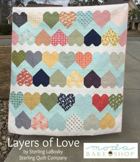 Layer Cake Quilt Patterns, Moda Bake Shop, Quilt Layers, Heart Quilt Pattern, Layer Cake Quilts, Quilt Modernen, Beginner Quilt Patterns, Easy Quilt Patterns, Heart Quilt