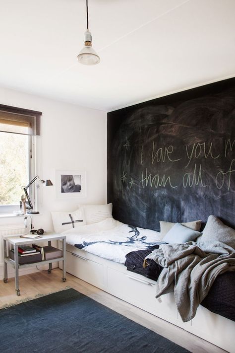 kids own wall art Chalkboard Bedroom, Boys Bedroom Sets, Room Girl, Teenage Room, Chalkboard Wall, Kids Bedroom Sets, Kids Interior, Scandinavian Home