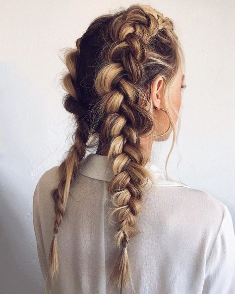 This is how to achieve beach hair no matter your hair type or texture. Image Credit: @brittsully #hair #haircut #summerhair #summerhairstyle #summer #summerfashion #beauty #beachhair Quick Beach Hairstyles, Beach Day Trip, Thanksgiving Hairstyles, Diamond Face Hairstyle, Easy Beach Hairstyles, Ice Blonde, Beach Hairstyles For Long Hair, Face Shape Hairstyles, Beach Hairstyles Medium