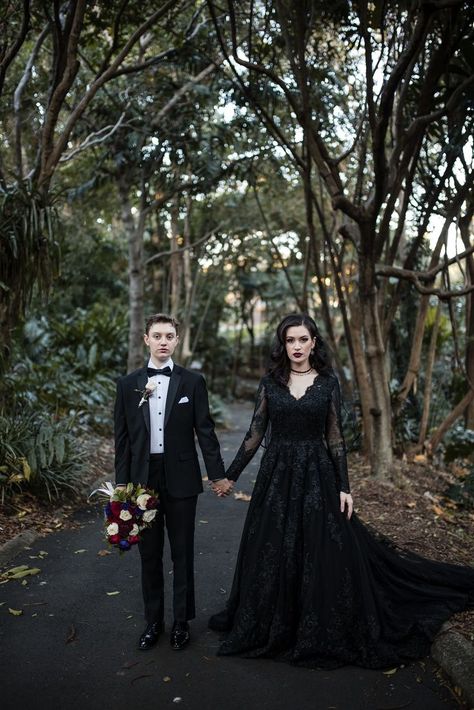 Wedding Photos Gothic, Goth Bride And Groom, Moody Goth Wedding, Witchy Wedding Photography, Gothic Wedding Photo Ideas, Dark Wedding Pictures, Gothic Wedding Photoshoot, Cemetary Wedding Photos, Dark Wedding Photoshoot