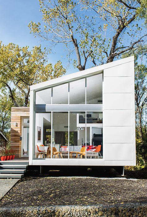 The house that Kem Studio designed for Sarah Magill on a narrow lot in Kansas City has a steel facade with reclaimed cypress cladding near the entrance. The entire structure sits atop a steel foundation set on concrete piers that were driven into solid stone. House On Piers, Studio Build, Container Houses, Home Budget, Casa Container, Shipping Container House, Container Homes, Cabin In The Woods, Modern Homes