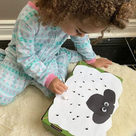 Mandisa🌈Happy Toddler Playtime on Instagram: “🐑Q-TIP SHEEP🐑 Here is a fun and easy fine motor activity for Spring! Pull/poke the wool off/on the sheep! Head over to the blog for more…” Sheep Activities For Toddlers, Sheep Activities For Preschool, Sheep Activity, Teaching Board, Nursery Rhymes Preschool, Sheep Head, Sensory Games, Fine Motor Activity, Sheep Crafts