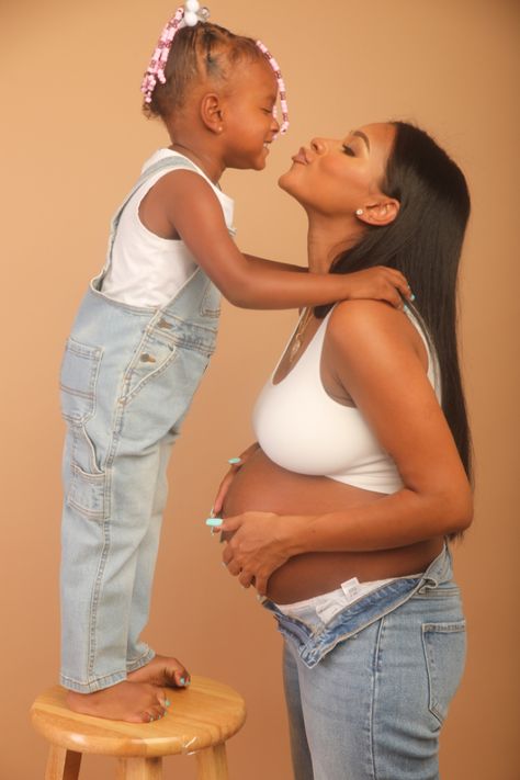 Mom And Me Maternity Shoot, African American Maternity Shoot, Mother Daughter Maternity Shoot, Pregnancy Photoshoot With Daughter, Mommy And Daughter Maternity Shoot, Funny Maternity Shoot, Pregnancy Photoshoot With Toddler, Maternity Shoot With Daughter, Maternity Photo Shoot Ideas With Toddler