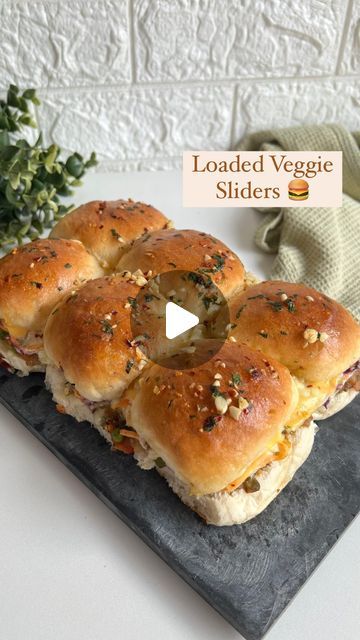 Indian Sliders Recipes, Pav Bhaji Sliders, Veg Sliders Recipes, Indian Veg Starters Recipes, Veg Sliders, Vegetable Sliders, Indian Appetizers For Party, Slider Buns Recipe, Indian Veg Starters