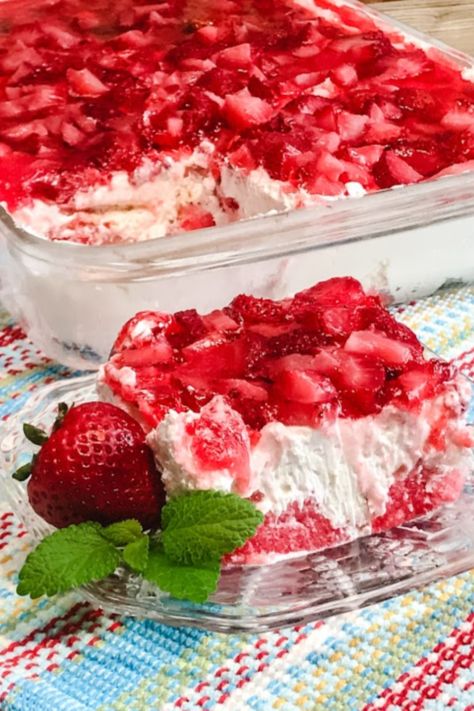 angel-food-dessert-crowd Christmas Angel Food Cake Ideas, Desserts Made With Angel Food Cake, Summer Sweets Desserts, Strawberry Jello Angel Food Cake Dessert, Angel Food Cake Strawberry Shortcake, Angelfood Cake With Strawberries, Angel Food Strawberry Dessert, Angel Food Cake Recipes Deserts, Box Cake Mix Desserts