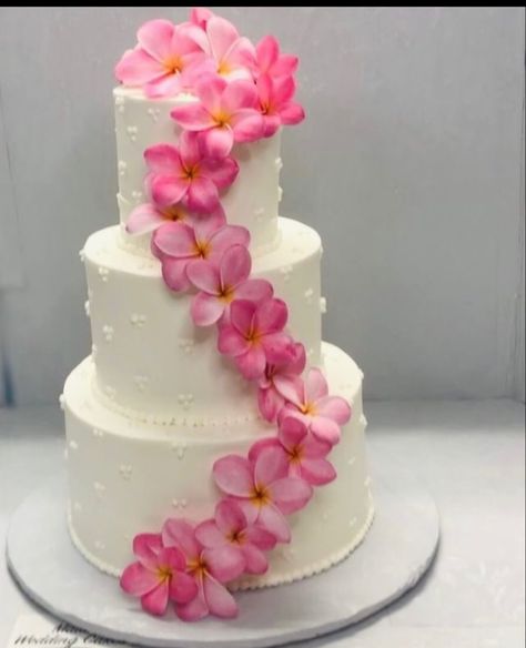 Tropical Birthday Cake, Summer Birthday Cake, Hibiscus Wedding, Quince Cake, Birthday Bbq, Cute Birthday Ideas, Mini Cakes Birthday, Cute Baking, Simple Birthday Cake