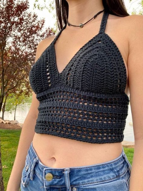 #crochetpattern #crochettop #crochetdesign #crochetideas Bra Diy, Crocheted Tops, Bold Boho, Crochet Tee, Crochet Boho Top, Crochet Bra, Crochet Daisy, Crochet Fashion Patterns, Crochet Summer