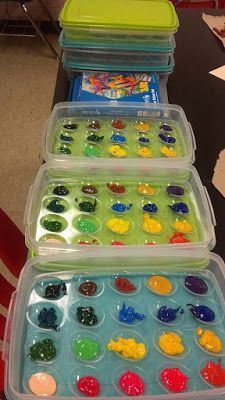 Painting Organization, Classroom Painting, Paint Pallete, Art Classroom Organization, Elementary Art Classroom, Art Classroom Management, Recycling Plastic, Elementary Art Rooms, Paint Organization