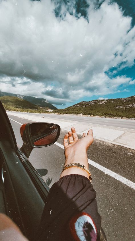 Inside Car Poses Photo Ideas, Road Trip Aesthetic Pictures, Road Photography Poses Women, Roadtrip Photo Ideas, Road Trip Photoshoot, Road Trip Photo Ideas, Car Trip Aesthetic, Travel Video Ideas, Car Pose