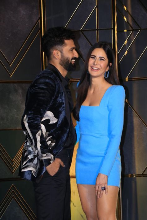 Vikey Kaushal And Katrina Kaif, Salman Khan With Katrina Kaif, Katrina Kaif Fitoor Outfits, Katrina Kaif In Gym Outfit, Vicky Kaushal, Katrina Kaif Navel, Fake Nails Designs, Belly Dance Outfit, Dance Outfit