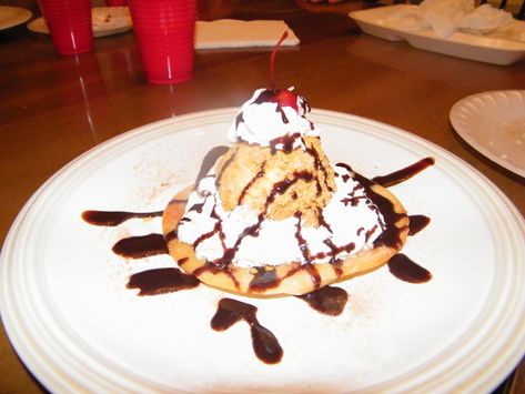 Chi Chi's Fried Ice Cream Recipe, Seafood Enchiladas Recipe, Mexican Fried Ice Cream, Fried Ice Cream Recipe, Mexican Fries, Chi Chi's, Fried Ice Cream, Eating Ice Cream, Chocolate Caliente