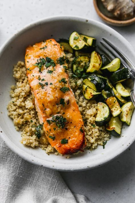 Salmon Sides, Miso Salmon Recipe, Maple Salmon, Side Dishes For Salmon, Ginger Salmon, Miso Salmon, Seafood Recipes Healthy, Healthiest Seafood, Ginger Sauce