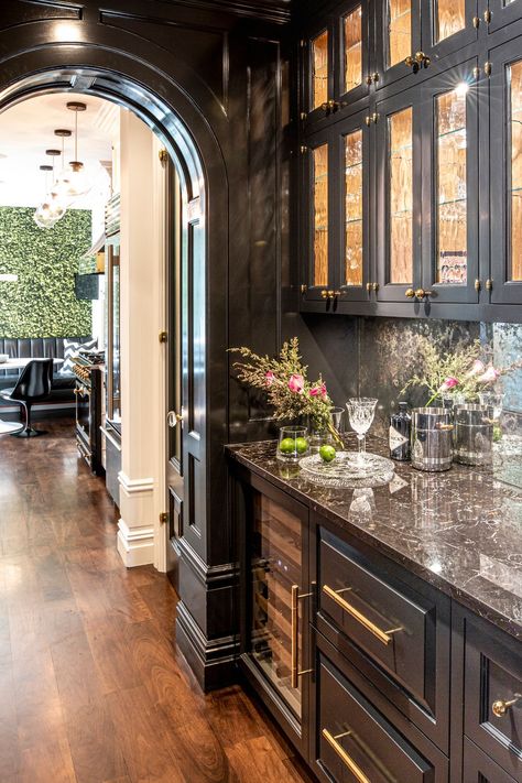 Dramatic Kitchen Design, Luxury Kitchen Design Black, Butlers Pantry In Dining Room, Moody Butlers Pantry, Black Bar Cabinets, Antique Interior Design Vintage Modern, Black Kitchen Decor Ideas, Old Money Kitchen, Traditional Modern Kitchen