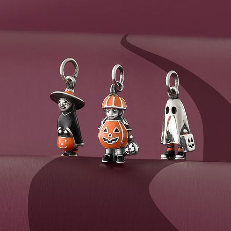 James Avery Halloween Charms, Halloween Charm Necklace, Dangle Rings, Spooky Basket, James Avery Charms, Halloween Bracelet, Halloween Crafts Decorations, Charms For Bracelets, Halloween Charms