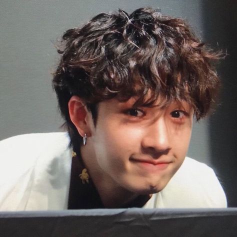 Christopher Bang, Stray Kids Chan, Bare Face, Black Curly Hair, Chris Chan, Fluffy Hair, Natural Face, Bang Chan, Curly Hair Styles Naturally