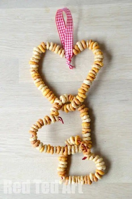 Juleverksted For Barn, Cadeau St Valentin, Easy Bird, Cadeau Parents, Diy Bird Feeder, Crafts For Seniors, Diy Birds, Bird Crafts, Craft Club