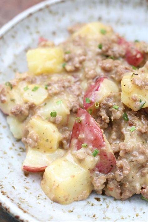 Instant Pot Country Dinner is a quick and easy dinner made with fresh red potatoes, ground beef, ranch dressing mix and grated cheese. A simple meat and potatoes meal! Potatoes Ground Beef, Hamburger And Potatoes, Red Potato Recipes, Country Dinner, Pork Chops And Gravy, Ground Beef And Potatoes, Beef And Potatoes, Ranch Dressing Mix, Instant Pot Dinner Recipes