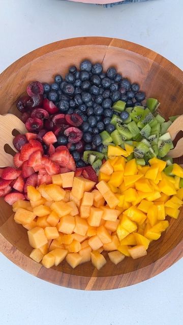 Easy Fruit Salad Recipes, Clean Eating Guide, Meal Prep On Fleek, Fruit Salad Easy, Persian Cuisine, Healthy Desserts Easy, Fruit Salad Recipes, Post Workout Food, Fruit Infused