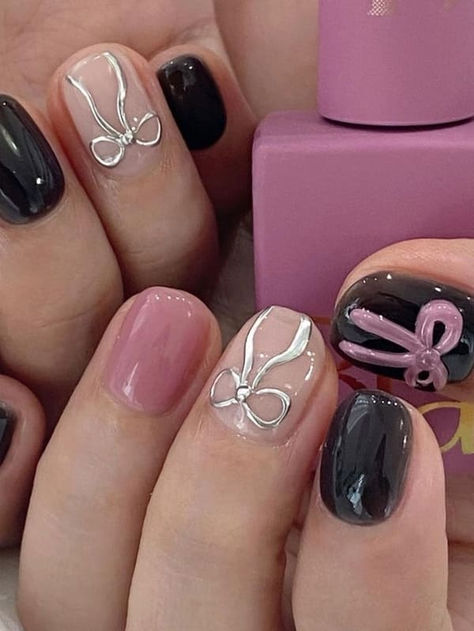 Korean bow nails: black and pink nails with silver chrome ribbons Bow Nail Designs, Bow Nails, Bow Nail Art, Bow Nail, Korean Nail Art, Hippie Nails, Korean Nails, Gel Nails Diy, Blush Nails