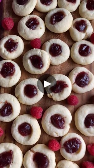 Raspberry Cheesecake Cookies, Hungry Happens, Cookie Recipes Homemade, Cheesecake Cookies, Raspberry Cheesecake, Easy Baking Recipes Desserts, Cookie Bar Recipes, Healthy Sweets Recipes, Quick Desserts