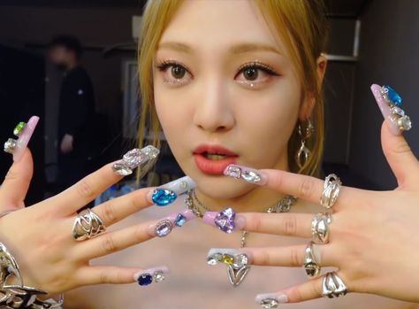 Aespa Earring, Aespacore Nails, K Pop Idol Nails, Aespa Nails, K Pop Nails, Idol Nails, Classic Nail Designs, Graffiti Nails, Beauty Nails Design