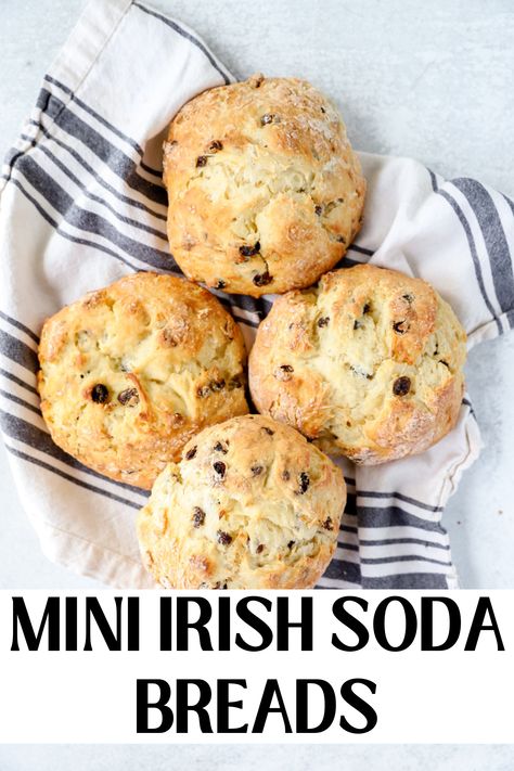 overhead photo of 4 mini Irish soda breads on a linen napkin. Small Batch Main Dishes, Bread For One Person, Small Recipes, Irish Bread, Traditional Irish Soda Bread, One Dish Kitchen, Yeast Free Breads, Soda Bread Recipe, Irish Desserts