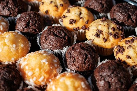 Build Your Own Muffin Mix Recipe: One Million Ways to Make a Muffin #30secondmom Muffin Mix Recipe, Buffet Dessert, Bakery Style Muffins, Banana Muffin Recipe, Baking Muffins, Muffin Mix, Dessert Buffet, Chocolate Muffins, Muffin Tin