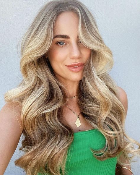 Womens Curled Hairstyles, Bridal Hair Down Wavy Loose Curls, Beach Wave Blowout Hair, Blowout For Wedding Guest, Loose Wave Long Hair, Bombshell Waves Big Curls, Big Romantic Curls, Big Curls Middle Part, Big Bouncy Wedding Hair