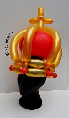 My Daily Balloon: 26th July - Crown Balloon Hats, Balloon Crown, Balloon Inspiration, Cardboard Props, Balloon Hat, Twisting Balloons, Balloon Creations, Staff Party, Balloon Modelling