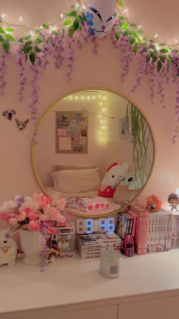 Mirror Decor Bedroom, Corner Decorating Ideas, Flower Room Decor, Diy Room Decor Videos, My Mirror, Corner Decor, Cute Bedroom Decor, Cute Room Ideas, Room Makeover Bedroom