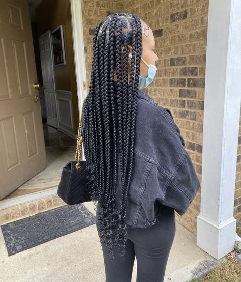 Long Black Box Braids With Curly Ends, Large Knotless Box Braids Peak A Boo, Big Braids Curly Ends, Peekaboo Jumbo Knotless Braids, Box Braids Waist Length, Large Knotless Braids With Curly Ends, Peekaboo Braids With Curls, Big Box Braids Jumbo With Curly Ends, Knotless Braids With Curly Ends