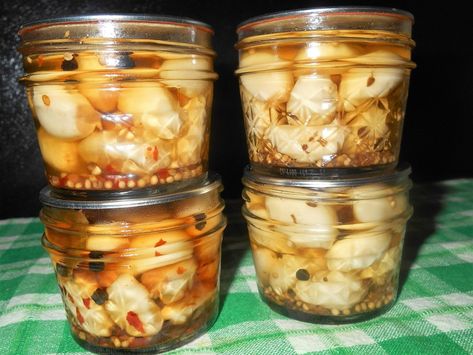 Pickled Garlic (Making Christmas Gifts) Canned Pickled Garlic, Pickled Christmas Gifts, Pickled Garlic Recipes Easy, Pickled Garlic Recipes, Spicy Pickled Garlic, Making Christmas Gifts, Food Preserving, Pickled Garlic, Pint Jars