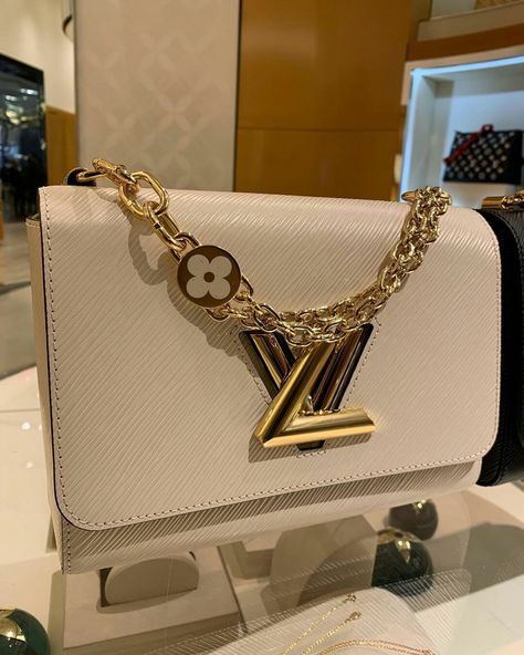 Louis Vuitton Bag Aesthetic, Classy Wardrobe, Bag Aesthetic, Bags Aesthetic, Louis Vuitton Twist, Vuitton Bag, Louis Vuitton Twist Bag, White Bag, Louis Vuitton Bag