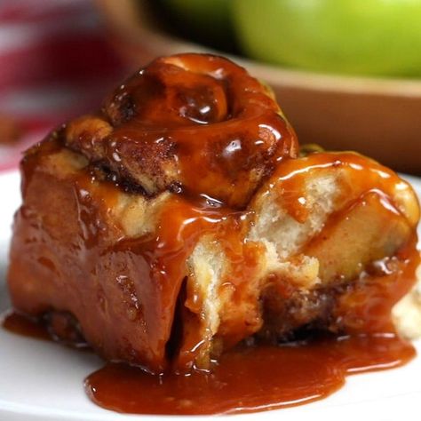 14 Delicious Polish Recipes That Are Actually Super Simple To Make Cinnamon Rolls Tasty, Caramel Apple Cinnamon Rolls, Proper Tasty, Salted Carmel, Cinnamon Roll Bake, Apple Cinnamon Rolls, Salted Caramel Sauce, Cinnamon Rolls Homemade, Ooey Gooey