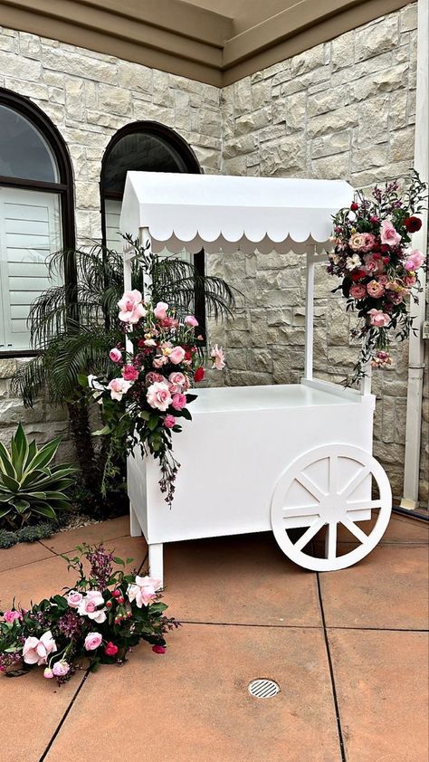 Candy Cart Decoration, Dessert Cart Ideas, Event Decor Outdoor, Cart With Flowers, Balloon Decor Birthday, Bday Party Decorations, Birthday Balloon Decor, Bday Party Decor, Party Rental Ideas