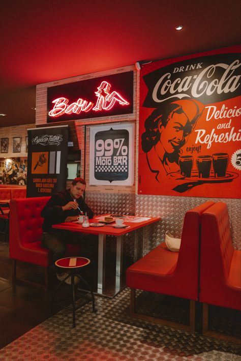 We popped into Barcelona Harley Davidson and attached to it is the 99 Moto Bar. This kind of thing brings out the child-like excitement; coffee and cake at a retro styled biker cafe with 60s music playing and a Harley dealership next door👌🏻 Retro Coffee Bar, 60s Coffee Shop, Biker Coffee Shop, Rock And Roll Restaurant Design, 60s Cafe, Motorcycle Bar Design, Motorcycle Cafe Restaurant, Rollup Banner, Shop Doors