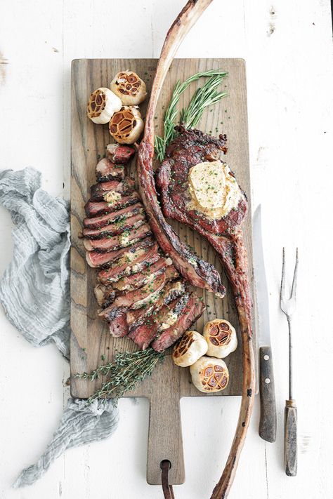 This gigantic Tomahawk Steak Recipe is reverse seared and grilled to perfection for a juicy, flavorful, tender cut of beef. Tomahawk Steak Recipe Grill, Steak Party, Tomahawk Steak Recipe, Meat Business, Steak Pizzaiola, Rib Steak, Tomahawk Steak, Bread Sauce, Swiss Steak