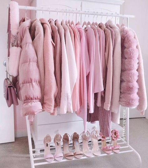 #outfits #girly #outfit #style #barbie #shoes #fashion  https://weheartit.com/entry/326424601 Pink Wardrobe, Murs Roses, Tout Rose, Mode Rose, Pink Clothes, Baby Pink Aesthetic, Pink Life, غرفة ملابس, Pastel Pink Aesthetic