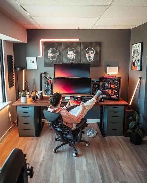 30 Most Relaxing Desk Setup Ideas You Should Check Tech Home Office, Interior Kantor, Home Studio Setup, Desktop Setup, Gaming Room Setup, Gamer Room, Studio Setup, Game Room Design, Home Office Setup