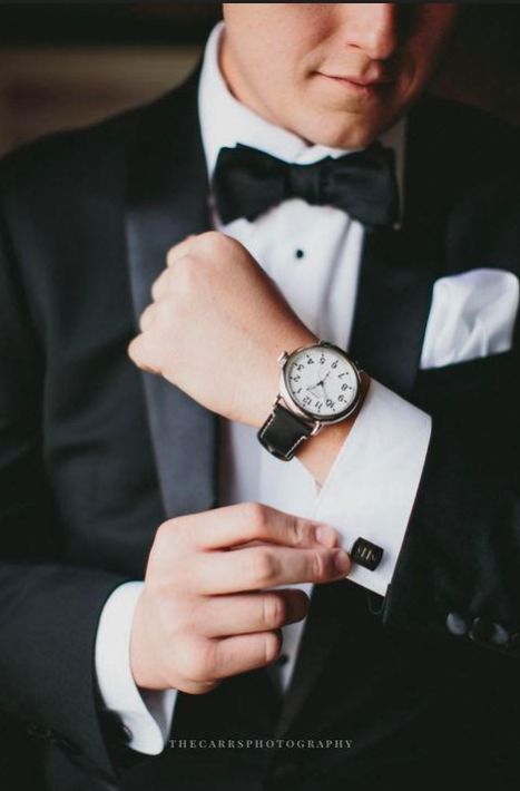 Wedding Watches, Groomsmen Wedding Photos, Wedding Photography Bridal Party, Groom Details, Monogrammed Cuff, Monogrammed Cufflinks, Groom Photoshoot, Poses Wedding, Groom Photography