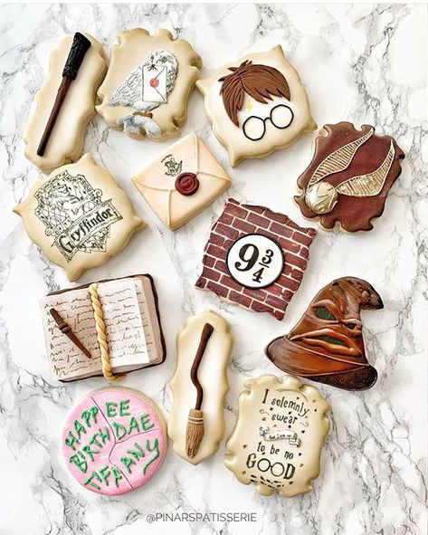 P I N A R • Pinar’s Patisserie (@pinarspatisserie) • Instagram photos and videos Harry Potter Birthday Cookies Royal Icing, Royal Icing Harry Potter Cookies, Harry Potter Sugar Cookies Decorated, Harry Potter Cookies, Harry Potter Letter, Harry Potter Valentines, Harry Potter Marathon, Cumpleaños Harry Potter, Hogwarts Acceptance Letter