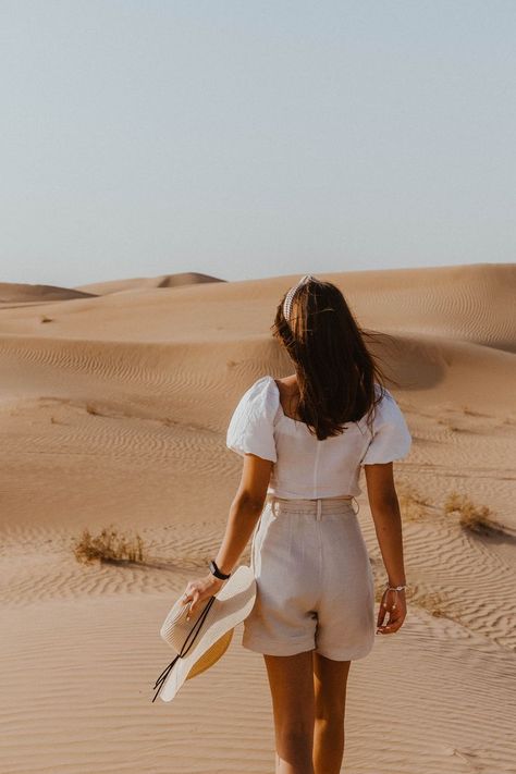 #dubai#desert#dubaidesertphoto#photoinspiration#girl Dessert Outfit Women, Desert Outfit Ideas Dubai, Dessert Outfit, Desert Outfit Ideas, Dubai Outfits Ideas, Desert Photoshoot Ideas, Dubai Photoshoot, Dubai Outfit, Desert Outfit