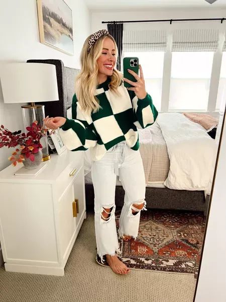 Checkered Sweater Outfit, Womens Fall Fashion, Checkered Sweater, Weekend Outfits, Sweater Outfit, Weekend Outfit, Look Alike, Autumn Fashion Women, Sweater Fashion