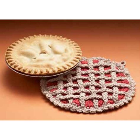 Free Pattern Lily Sugar 'N Cream Cherry Pie Crochet Hot Pad | Hobbycraft Pie Crochet, Crochet Hot Pads, Crochet Mignon, Confection Au Crochet, Crochet Geek, Potholder Patterns, Crochet Dishcloth, Crochet Potholders, Crochet Food