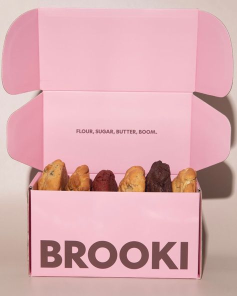 Famous Cookies, Brownie Packaging, Bakery Packaging Design, Shipping Cookies, Cookie Delivery, Cookies Branding, Cake Branding, Pink Cookies, Bakery Branding