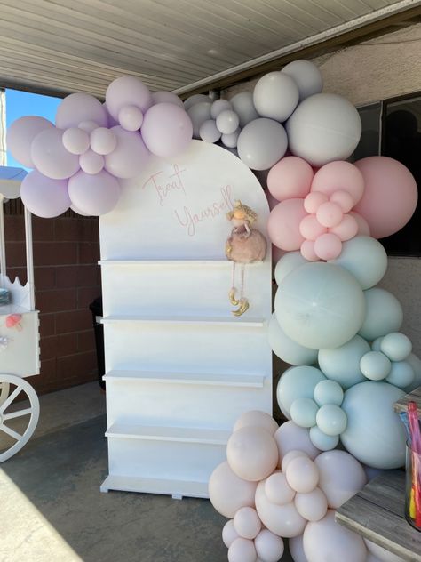 Charcuterie wall styled with balloon  garland for a sweet girls birthday🤍
Follow @CY_EVENTS_AND_DESIGN on Instagram Bouncy Castle Balloons, Party Favor Wall Backdrop, Diy Party Favor Stand, Treat Wall Backdrop, Whimsical Balloon Garland, Snack Wall Ideas, Treat Wall Party, Snack Wall Party, Favor Wall Display